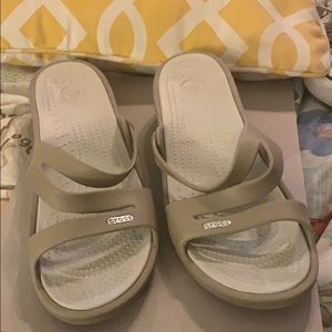 Crocks women’s flip flops